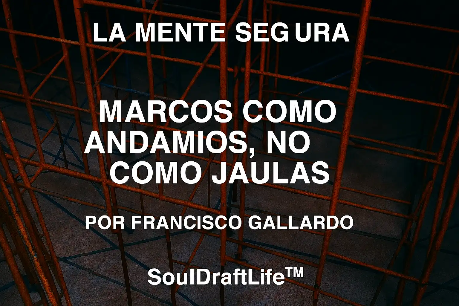 Andamios dispuestos como un laberinto en tonos rojos, naranjas y azules, simbolizando marcos como estructuras de apoyo y no como jaulas.